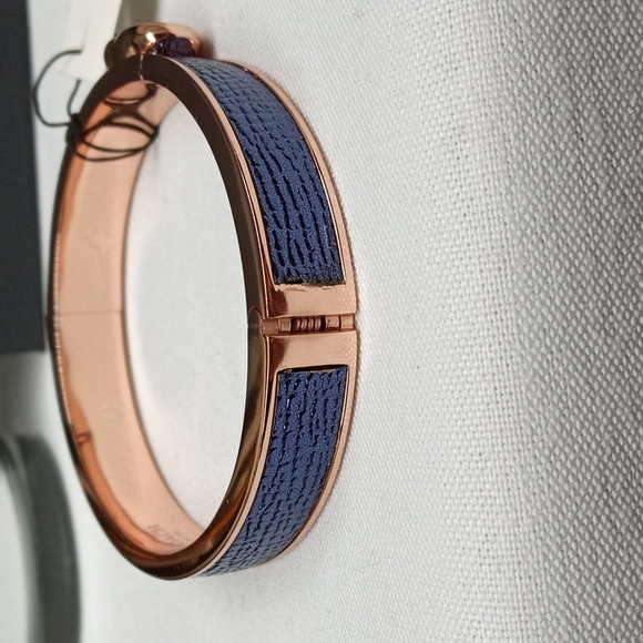 COACH ENAMEL BRACELET IN MIDNIGHT BLUE LEATHER WITH ROSE GOLD HARDWARE - Picture 6 of 12